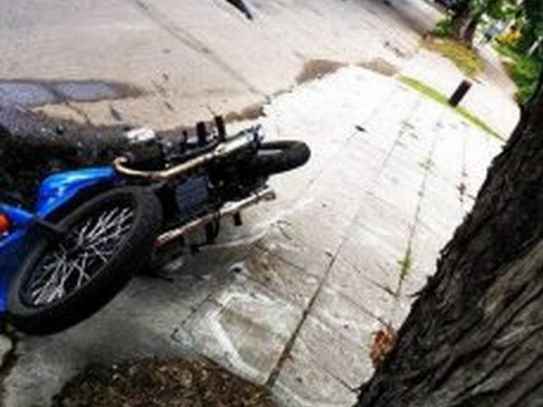 В Кременчуге водитель легкового авто сбил мотоциклиста