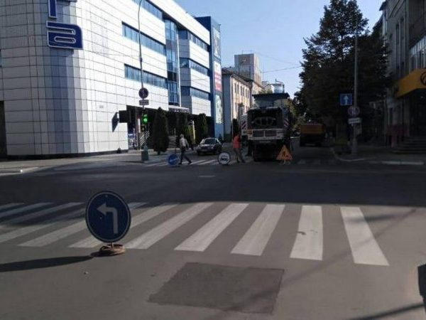 Кременчугские дорожники приступили к ремонту на улице Соборной