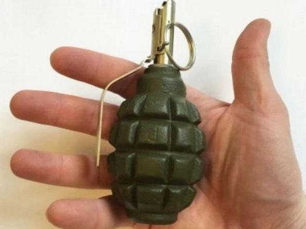 В Кременчуге грабитель угрожал полицейским гранатой
