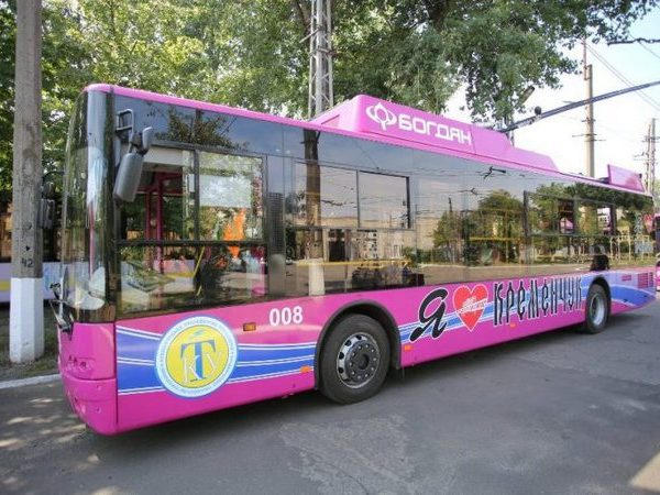 В Кременчуг прибыло еще три новых троллейбуса