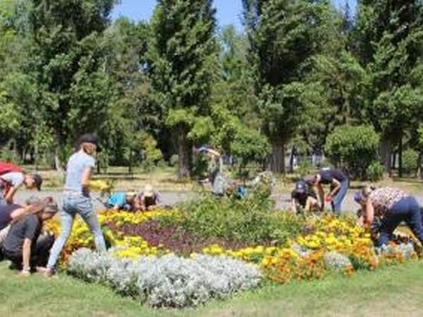 Кременчугская молодежь за лето на общественных работах заработала 1,5 млн грн