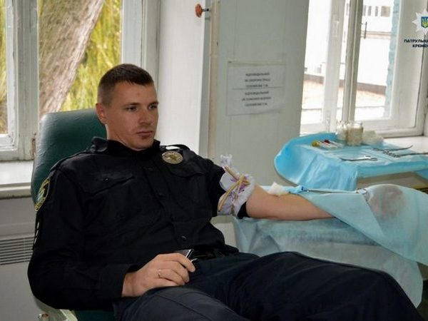 Кременчугские полицейские пожертвовали свою кровь
