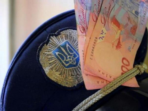 В Кременчуге двух экс-полицейских обвинили в коррупции