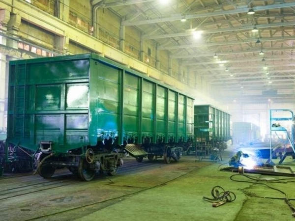 Крюковский вагонзавод нарастил объемы производства грузовых вагонов на 90%