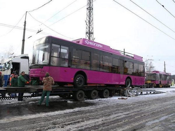 В Кременчуг прибыла очередная партия новых троллейбусов