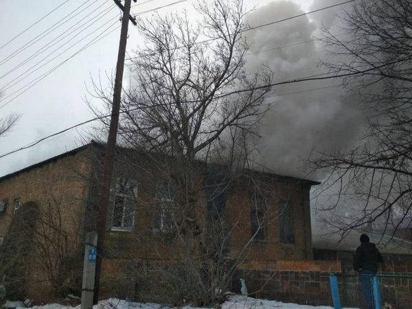В Кременчуге горела квартира: пожар гасило 7 экипажей МЧС