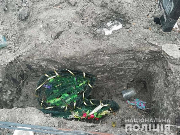 В Кременчугском районе мужчина совершил надругательство над могилой родственницы