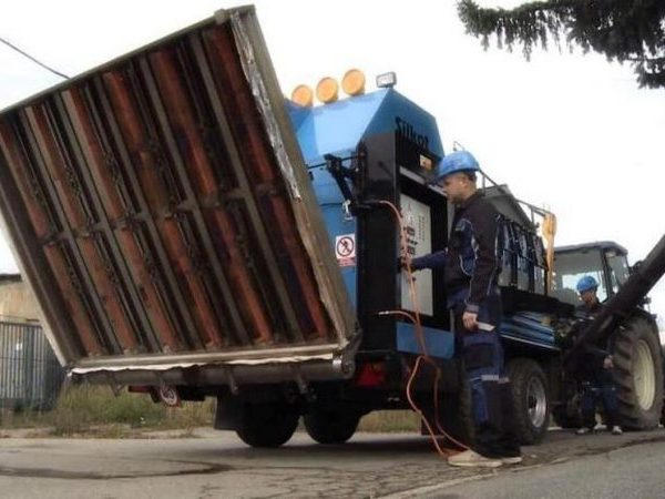 В Кременчуге хотят приобрести машину для ремонта зимних дорог Silkot Blue