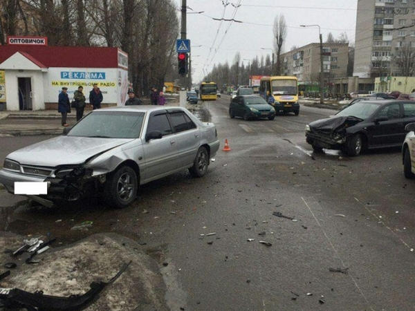 В Кременчуге столкнулись Opel Astra и Hyundai Sonata: одного из водителей госпитализировали