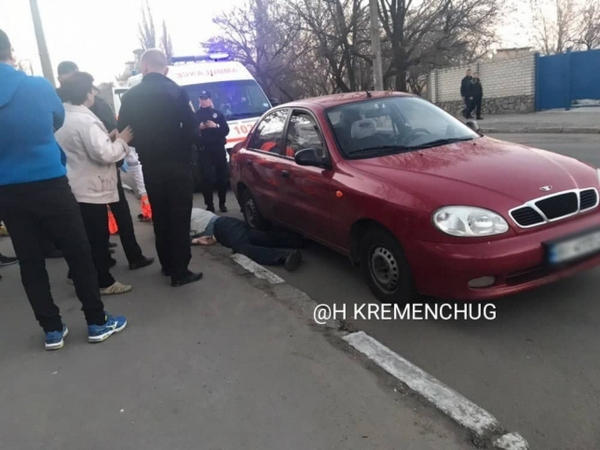 В Кременчуге возле автомобиля найден труп мужчины