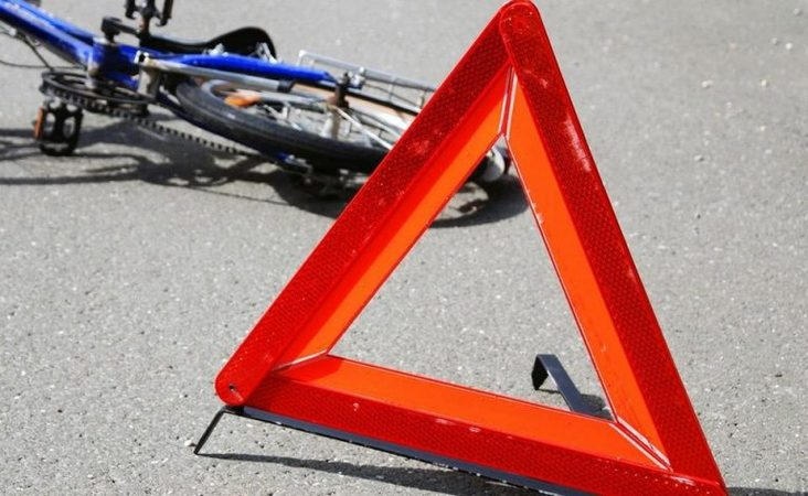 В Кременчуге 15-летний велосипедист въехал в автомобиль