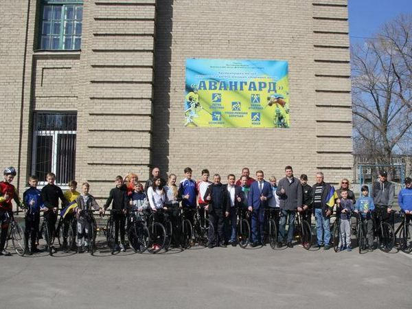 Кременчугская школа «Авангард» получила 17 спортивных велосипедов