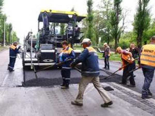 Кременчугские дорожники ведут масштабный ремонт по улице В. Пугачева