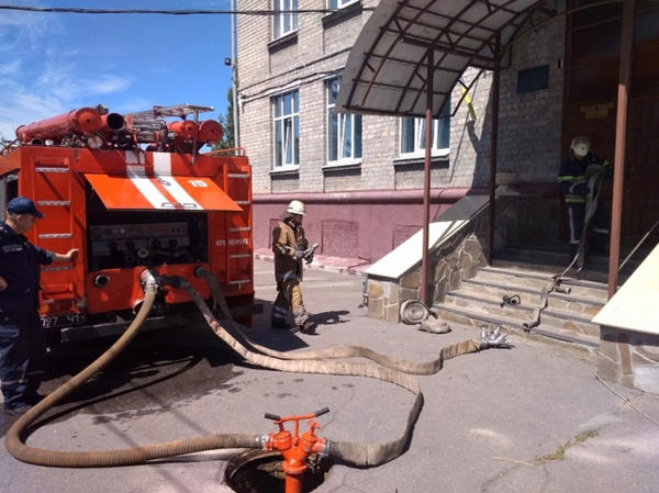 Кременчугские спасатели обучают работников учреждений образования пожарной безопасности