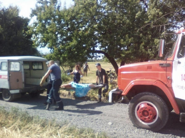 В Кременчугском районе спасатели вытягивали женщину из ямы
