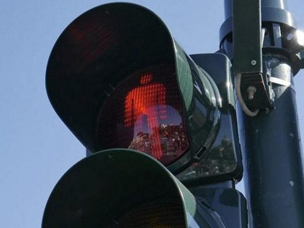 В Кременчуге на проблемных участках дороги устанавливают светофоры