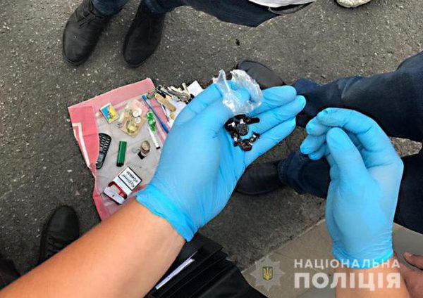 В Кременчуге задержали наркодилера, который выращивал коноплю в горшках