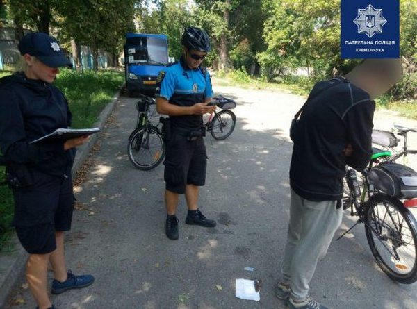Кременчугский велопатруль задержал подозреваемых в наркоторговле
