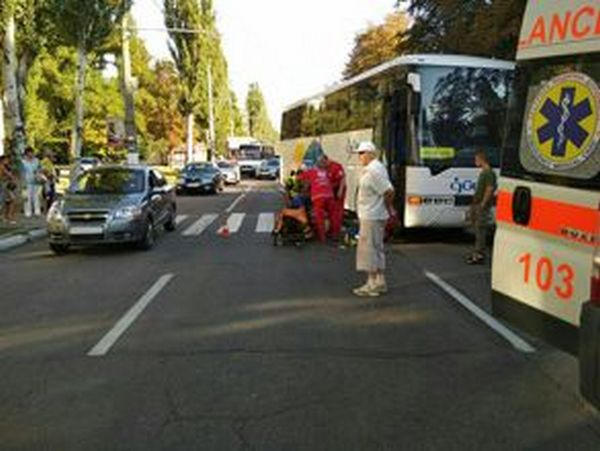 В Кременчуге автобус наехал на пешехода с велосипедом