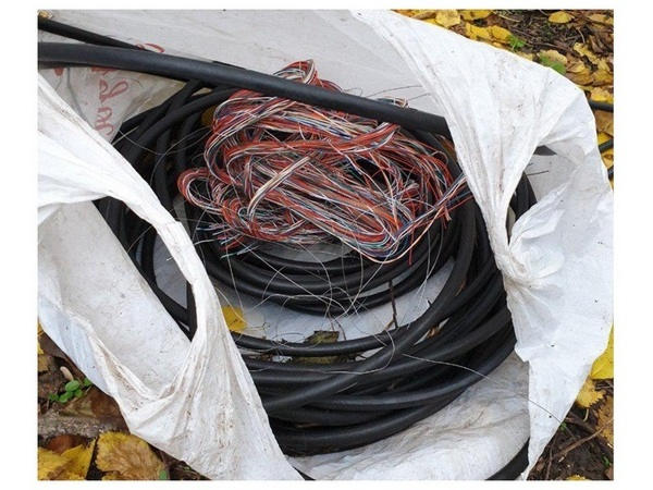 Полиция задержала двух кременчужан за кражей кабелей