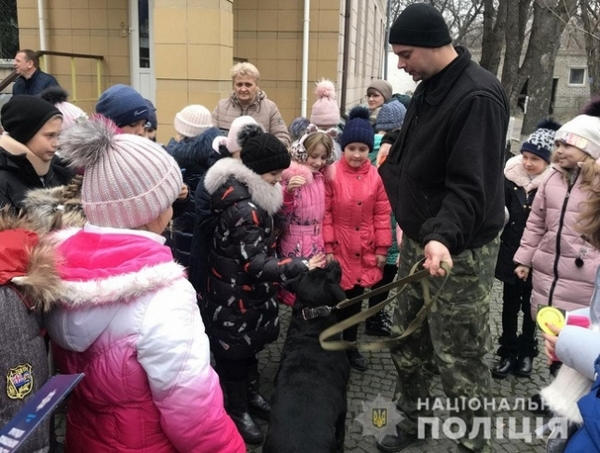 Кременчугские школьники побывали на экскурсии в полиции