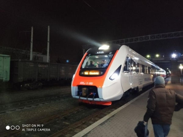 Новый поезд производства КВСЗ отправился в свой самый длинный рейс