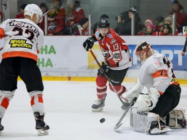 Кременчугские хоккеисты под конец года удержали лидерство в УХЛ
