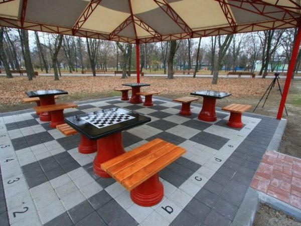 В парке «Приднепровском» появилась шахматная альтанка