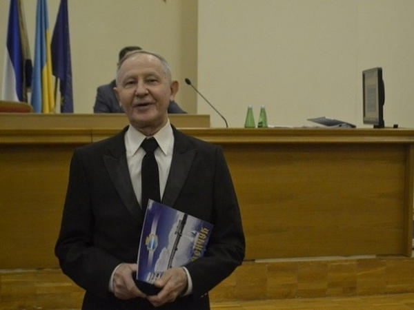 Александр Кулиш получил награду «За заслуги перед городом»