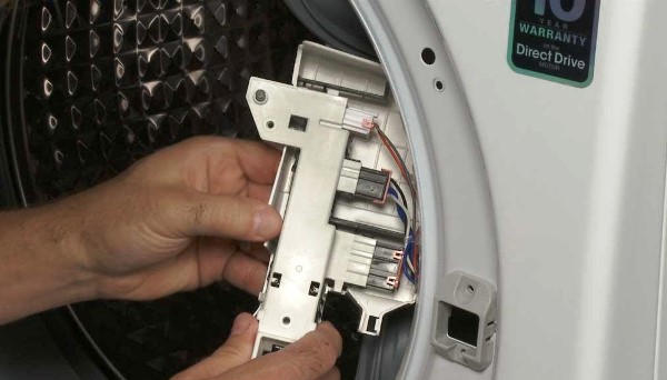Неисправности устройства блокировки люка – причина ремонта стиральной машины