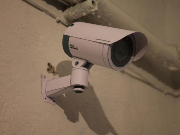 В Кременчуге неизвестные украли видеокамеру из подъезда