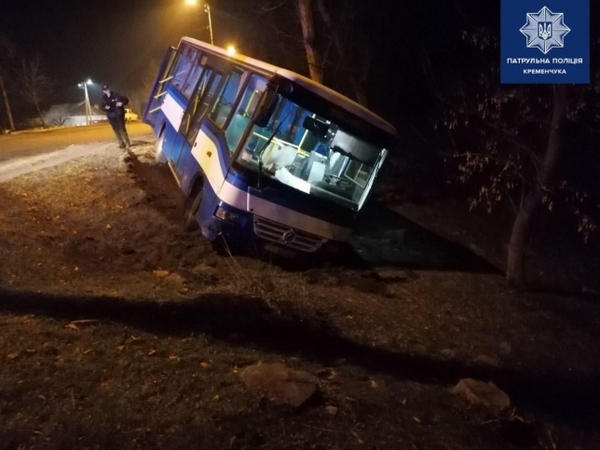 В Кременчуге перевернулся пассажирский автобус: есть пострадавшие