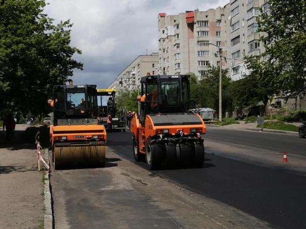 В Кременчуге на улице Европейской продолжается ремонт дорожного покрытия