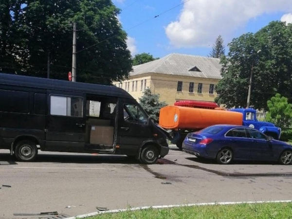 В Кременчуге водитель засмотрелся на ДТП и спровоцировал еще одну аварию