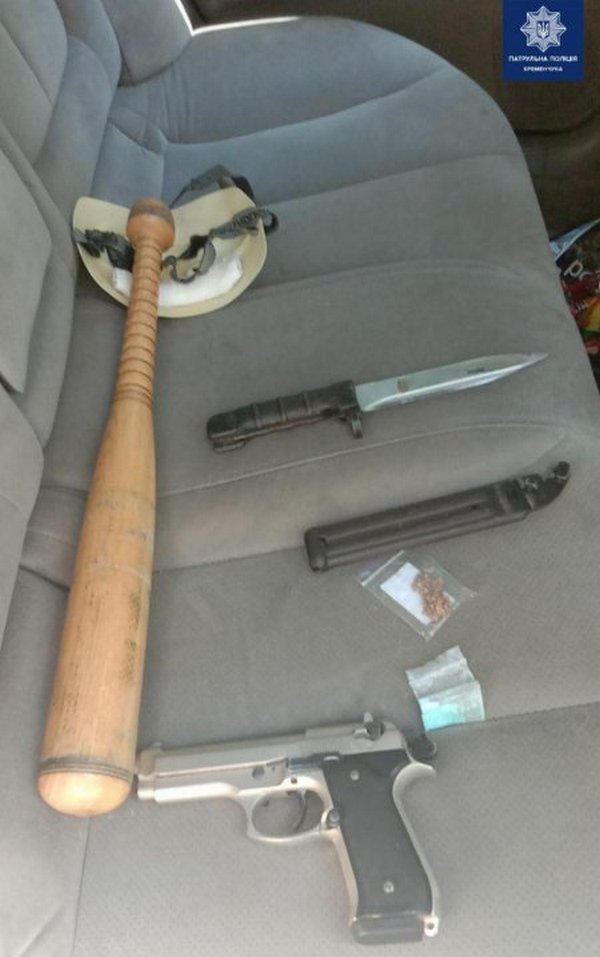 Полиция обнаружила в автомобиле кременчужанина оружие на любой вкус и наркотики