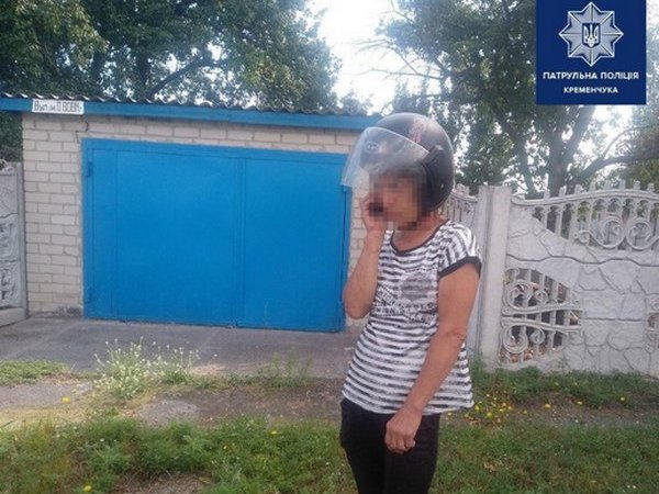 Кременчугская полиция остановили пьяную женщину за рулем скутера