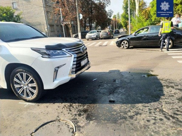 В Кременчуге на Первомайской столкнулись два автомобиля
