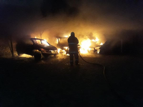Ночью в Кременчуге массово горели автомобили