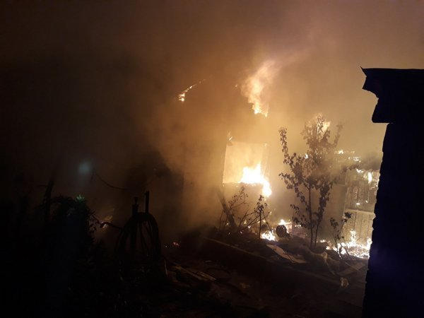 В Кременчуге на улице Локомотивной горело хозяйственное здание