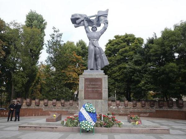 В Кременчуге состоится возложение цветов к памятнику «Воину-освободителю»