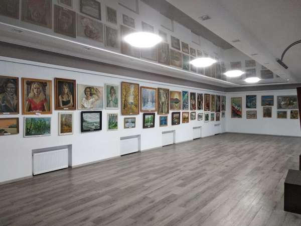В Кременчугской художественной галерее открылась выставка живописи и графики Александра Черепанова