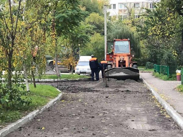 В Кременчуге на Раковке ремонтируют внутриквартальные дороги
