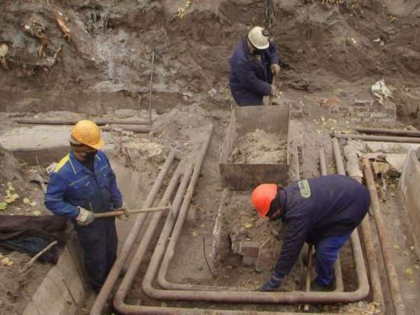 В Кременчуге продолжается ремонт сети горячего водоснабжения