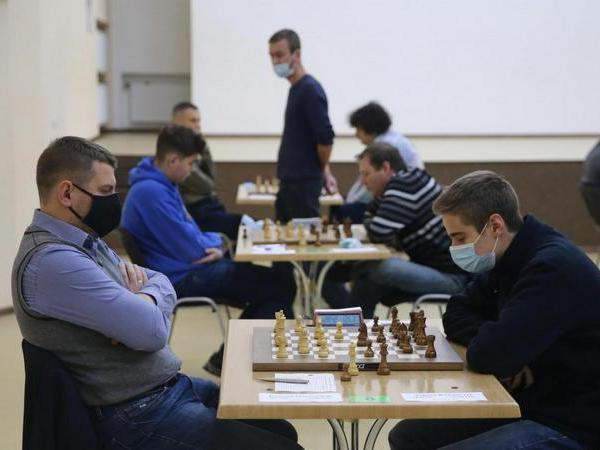 В Кременчуге проходит открытый чемпионат Украины по шахматам
