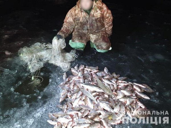 На Кременчугском водохранилище правоохранители задержали браконьера с сетками