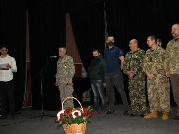 Кременчугских добровольцев отметили народным орденом «Рыцарский крест добровольца»