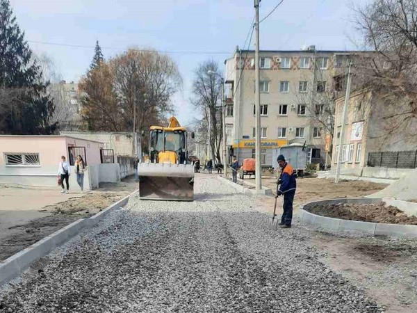 Кременчугские дорожники готовят к асфальтированию улицу Лейтенанта Покладова