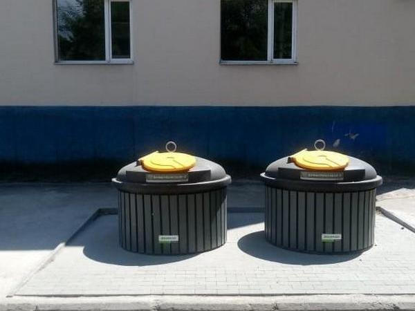 В Кременчуге оборудовали полуподземные площадки для мусора