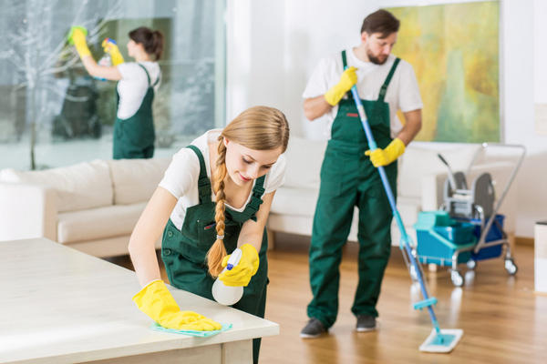 Профессиональная уборка квартиры: от чего зависит стоимость