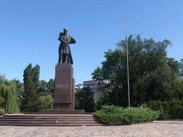 В Кременчуге на День Независимости поднимут государственный флаг возле памятника Шевченко